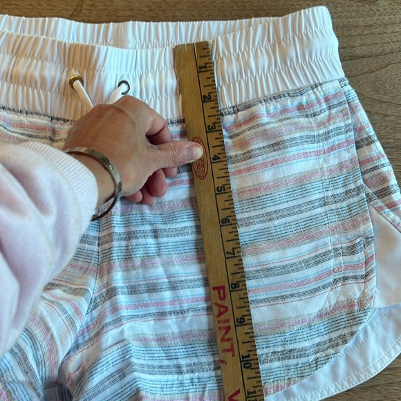 Athleta linen white striped beach shorts size 4 Almost new - Picture 9 of 10